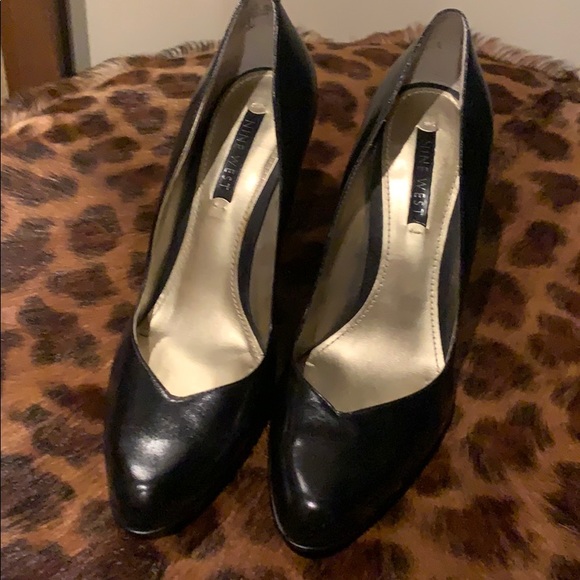 Barely worn Nine West pumps - Picture 1 of 5